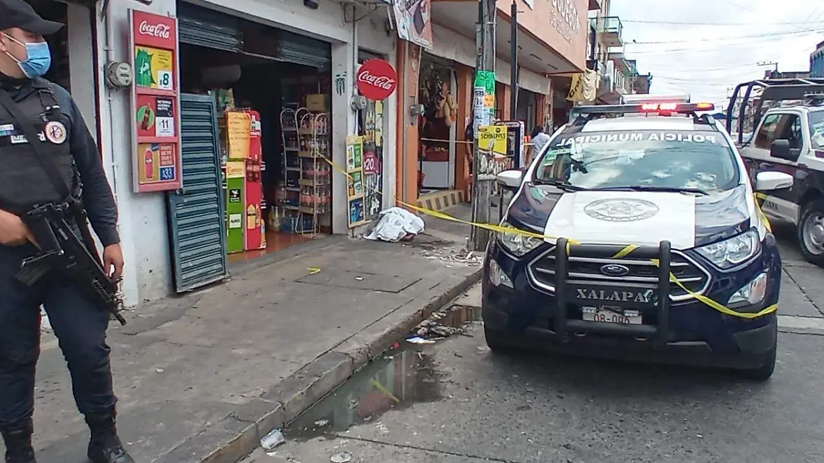 cae muerto en la rotonda